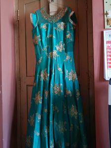 Elegant Green &amp; Gold Ethnic Gown