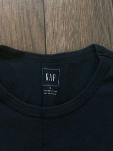 Women Gap Long Sleeve Tshirt