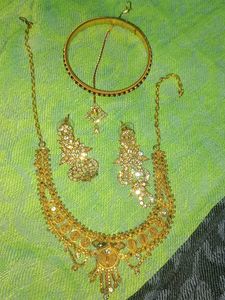 Elegant Gold Tone Jewelry Set