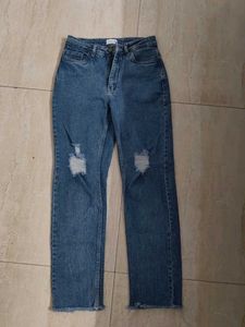 Ripped Denim straight Jeans