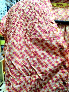 🌸 Soft Floral Button-Down Top