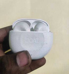 Boat Airdopes Atom 81