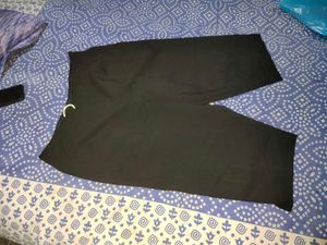 Women Black 3/4 Pants Capri In Coins