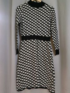 Vintage Houndstooth Knit Dress 🖤
