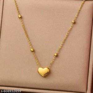 Gold Flower Pendant Necklace