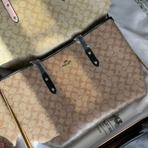COACH TOTE BAG IN SIGNATURE CANVAS WD BOX