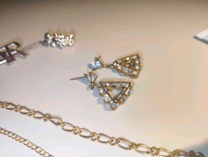 Gold set (Bracelet, bow earrings, stone