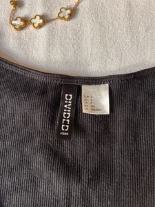 H&amp;M  Black Ribbed V-Neck Top With Lettuce Trimming