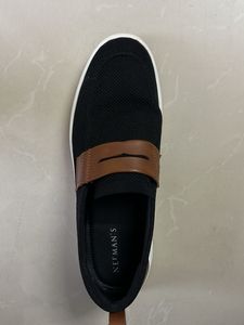 Neeman’s Unisex Black Slip Ons