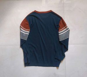 SWEATER • ZUDIO