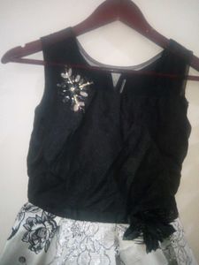 Off White Medium Sized Girl&#39;s Dress