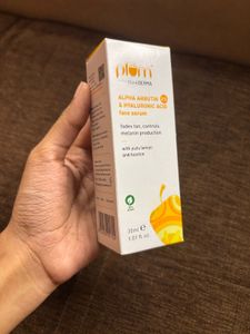Plum Alpha Arbutin & Hyaluronic Acid Face Serum