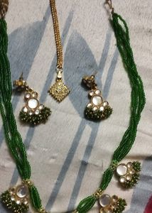 This A Green Colour Jewellery Set....
