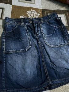 navy blue skirt