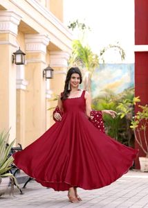 New/Unused Sleeveless Embroidered Gown Set