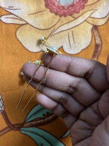 10 Flower Crystal Studded Golden Hairpins