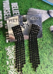 HETU Black Dangle Earrings