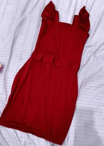 Elegant Red Party Dress with Gold Buckle
