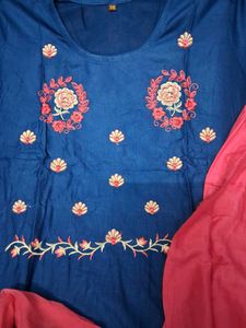 Embroidered Kurta Set M Size