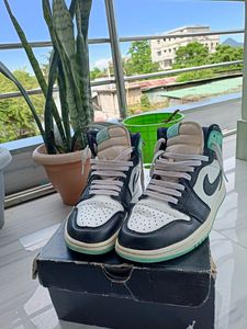 Nike Jordan 1 Mid With Box ,Size- 5 - 5.5 /