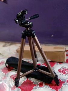 Amazon Basics Tripod