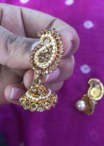Vintage gold tone earrings