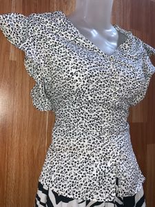 Floral Print Flutter Sleeve Top