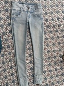 Stylish Light Wash Skinny Jeans