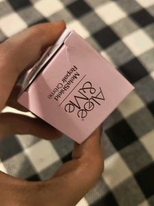 Mela Shield Repair Creme.