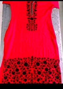 Red woollen kurta with side pocket &amp; black legging