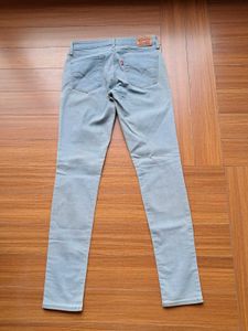 Light Wash Levi&#39;s Denim Jeans