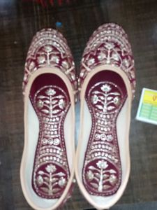 Embroidered Maroon Juttis