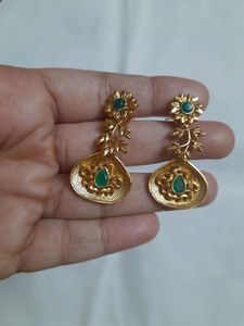Design Necklace Set with long earrings