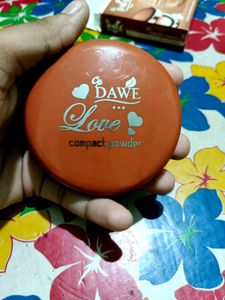 DAWE LIGHT CRYSTAL MINERAL POWDER COMPACT
