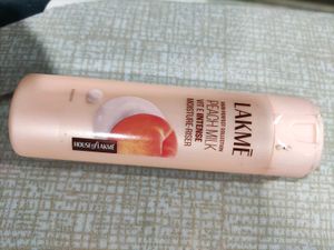 Lakme Peach Moisturizer