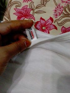 White &#39;LOVE&#39; Top