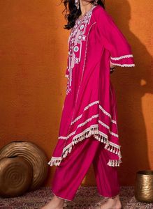 Sangria Majenta Embroidered Kurta