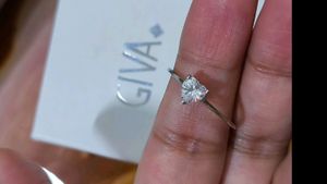 Giva Silver 925 Heart Zircon Ring