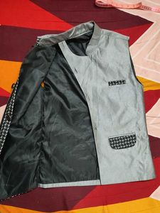 Sleeveless Ethnic Jacket