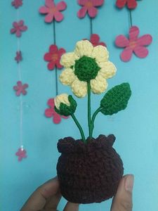 CROCHET FLOWER POT.