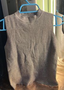 Sleeveless Gray Knit Top