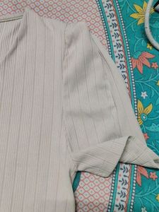 V Neck Top With Puff Sleeves