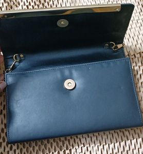Myglamm Sling Bag