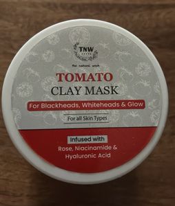 Tomato Whitening Clay Glow Mask