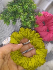 🥳Set Of 6 Hair Scrunchies🥳at 115