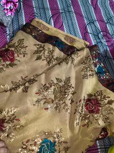 beautiful saree with stich blouse 💛