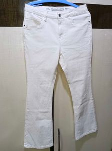 WHITE BELLBOTTOM JEANS