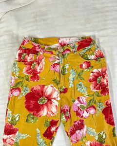 Floral print pants 🌼🪻🪷🌺🌹🌻