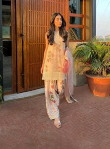 New Stayle Beautiful Pakistani Dress Inpoted Dres