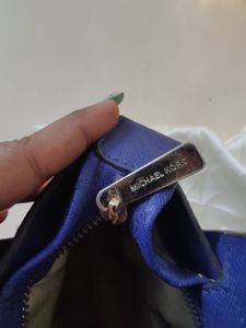 Auth MK Selma leather crossbody bag